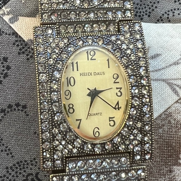 Heidi Daus Vintage/New Swarovski crystals bracelet watch original box - Picture 4 of 17